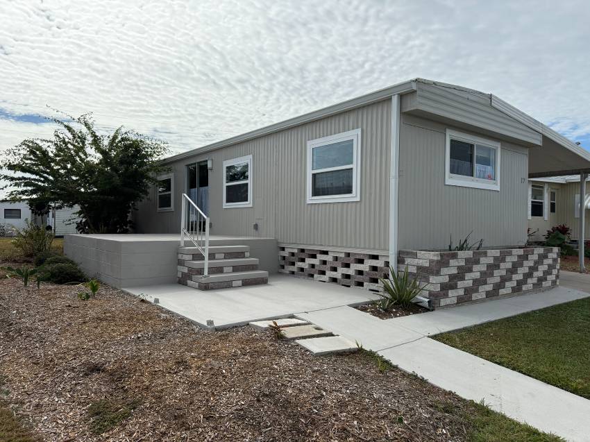 17 Larkspur Ave a Palmetto, FL Mobile or Manufactured Home for Sale